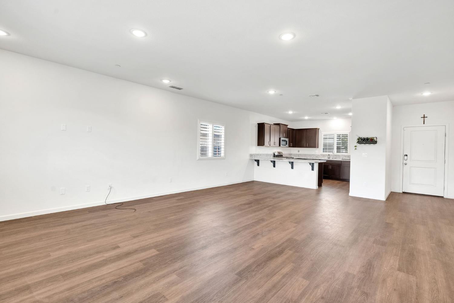 1382 Shoreline Dr, Madera, CA 93637