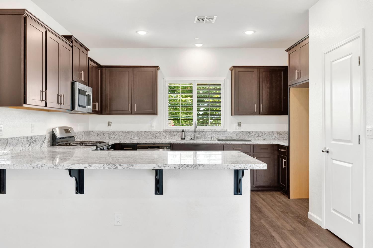 1382 Shoreline Dr, Madera, CA 93637