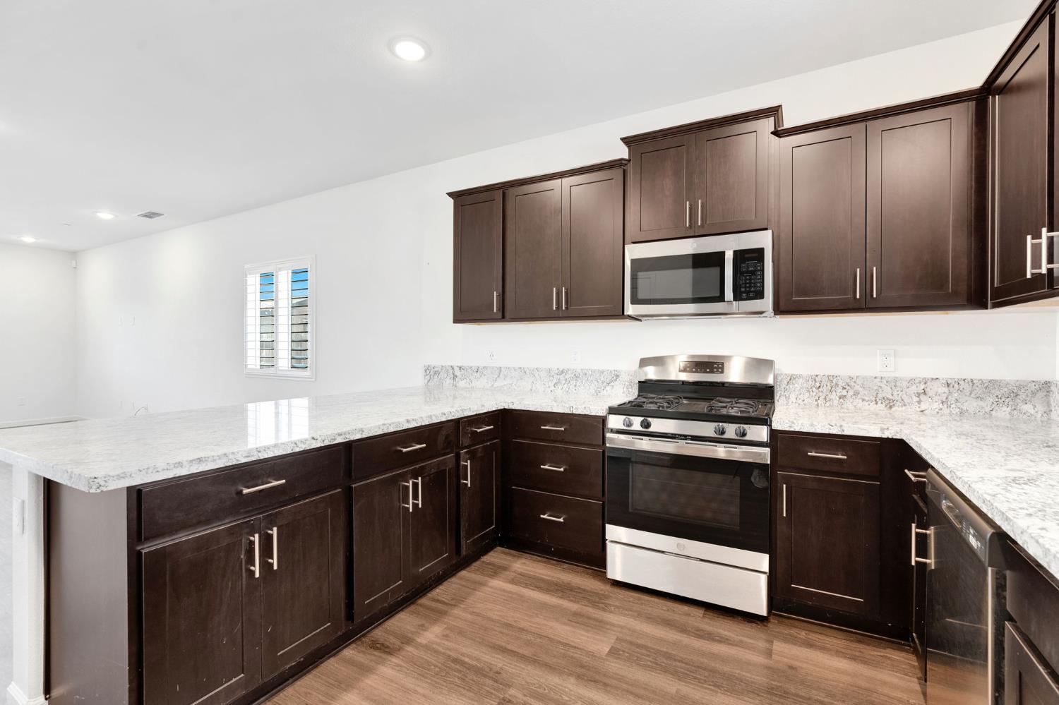 1382 Shoreline Dr, Madera, CA 93637