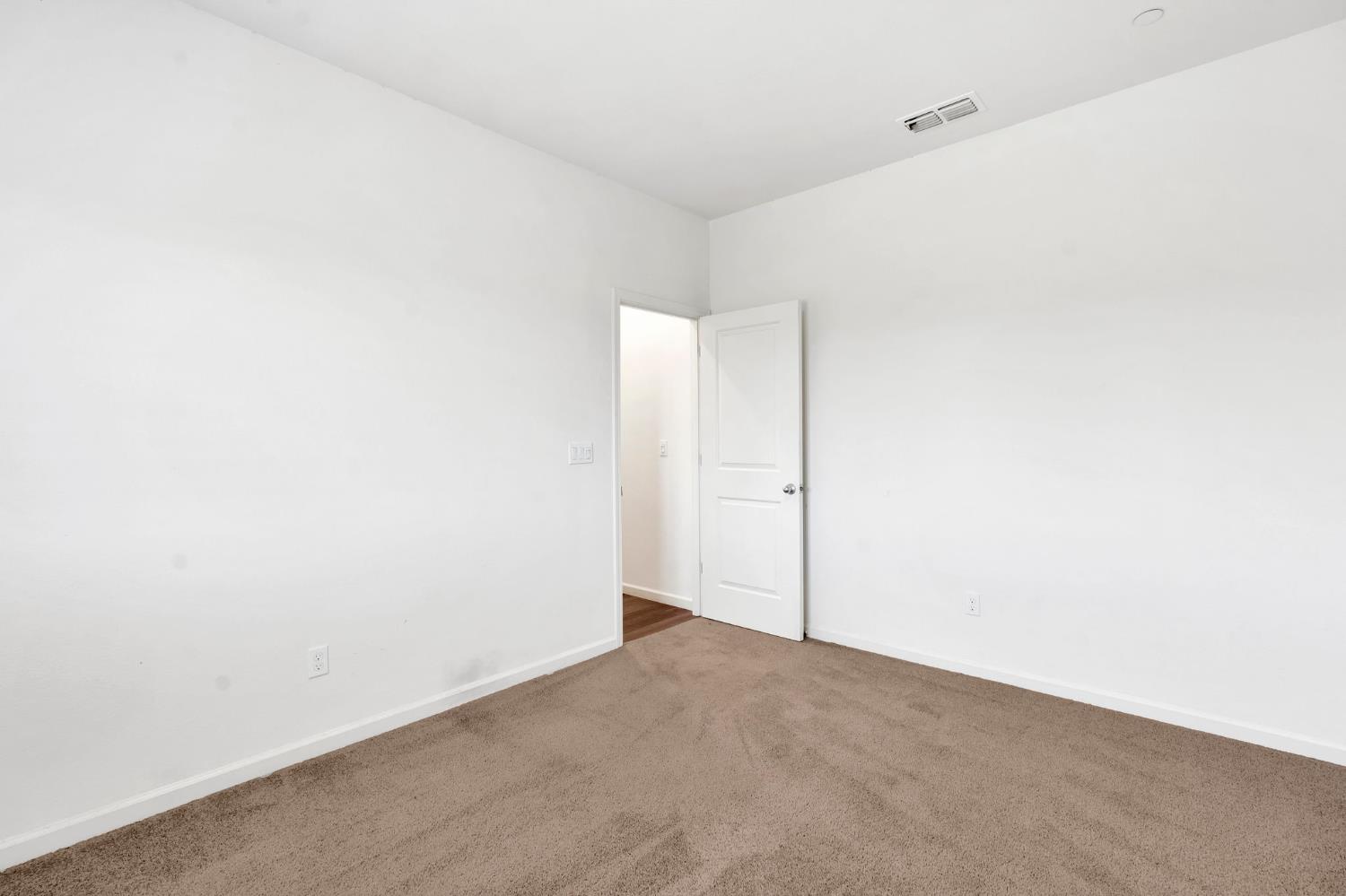 1382 Shoreline Dr, Madera, CA 93637