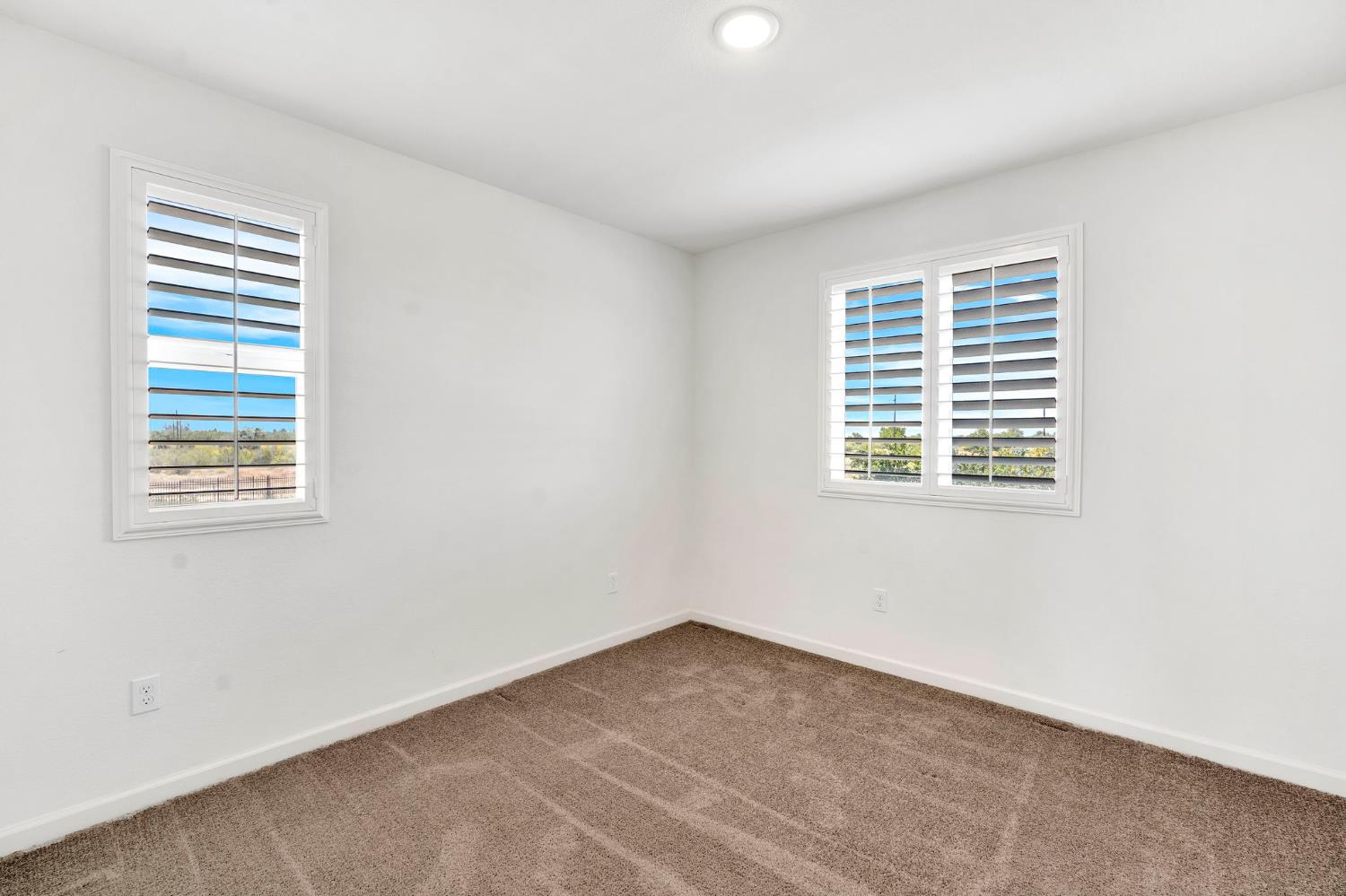 1382 Shoreline Dr, Madera, CA 93637