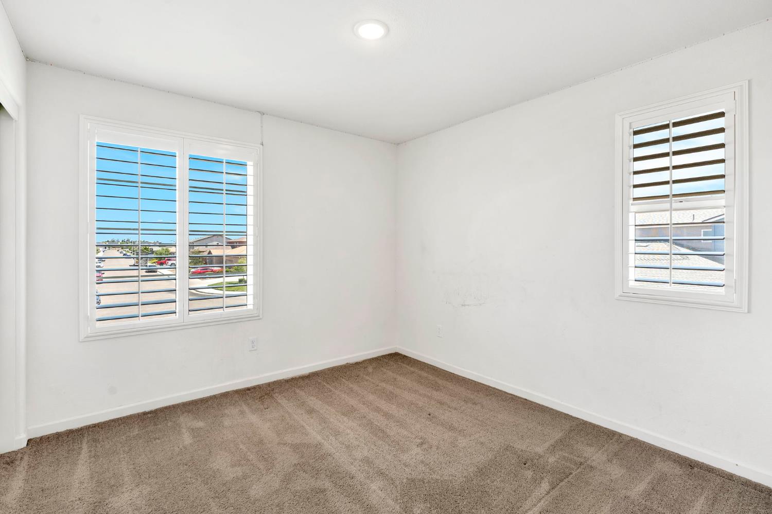 1382 Shoreline Dr, Madera, CA 93637