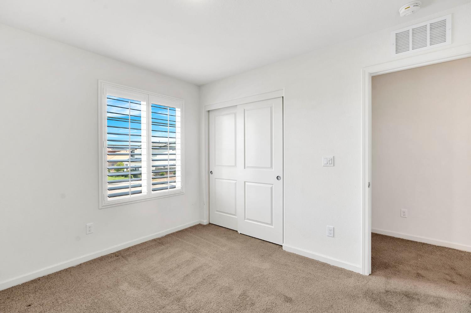1382 Shoreline Dr, Madera, CA 93637