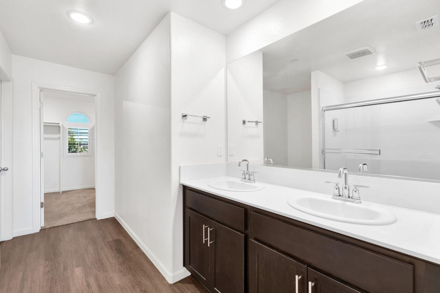 1382 Shoreline Dr, Madera, CA 93637