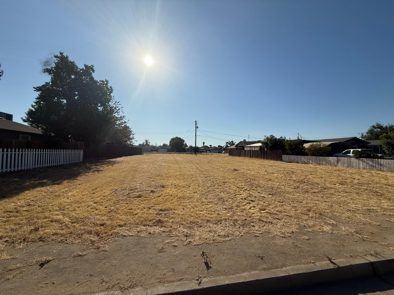 800 Whitney, Dinuba, CA 93618