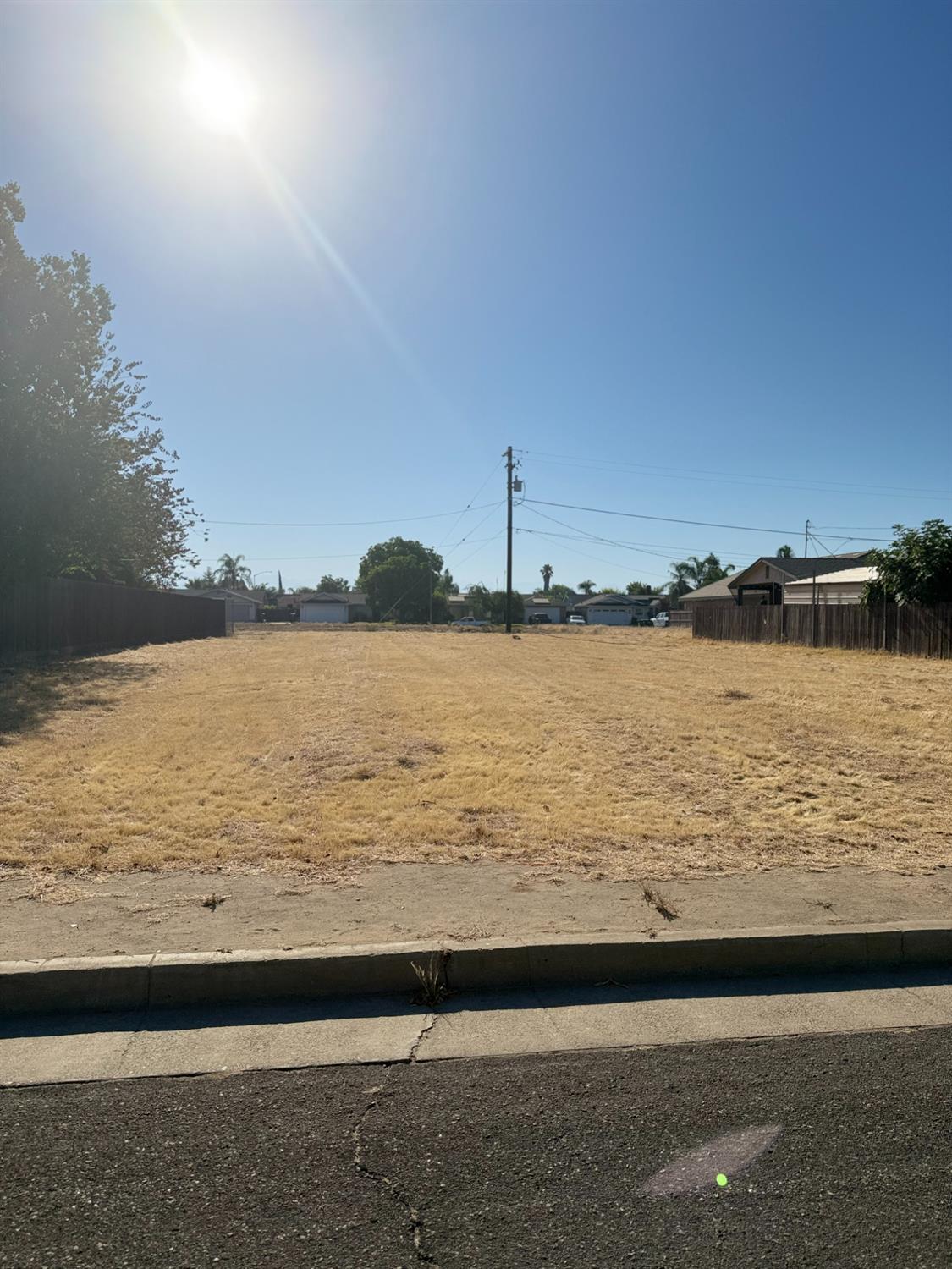 800 Whitney, Dinuba, CA 93618