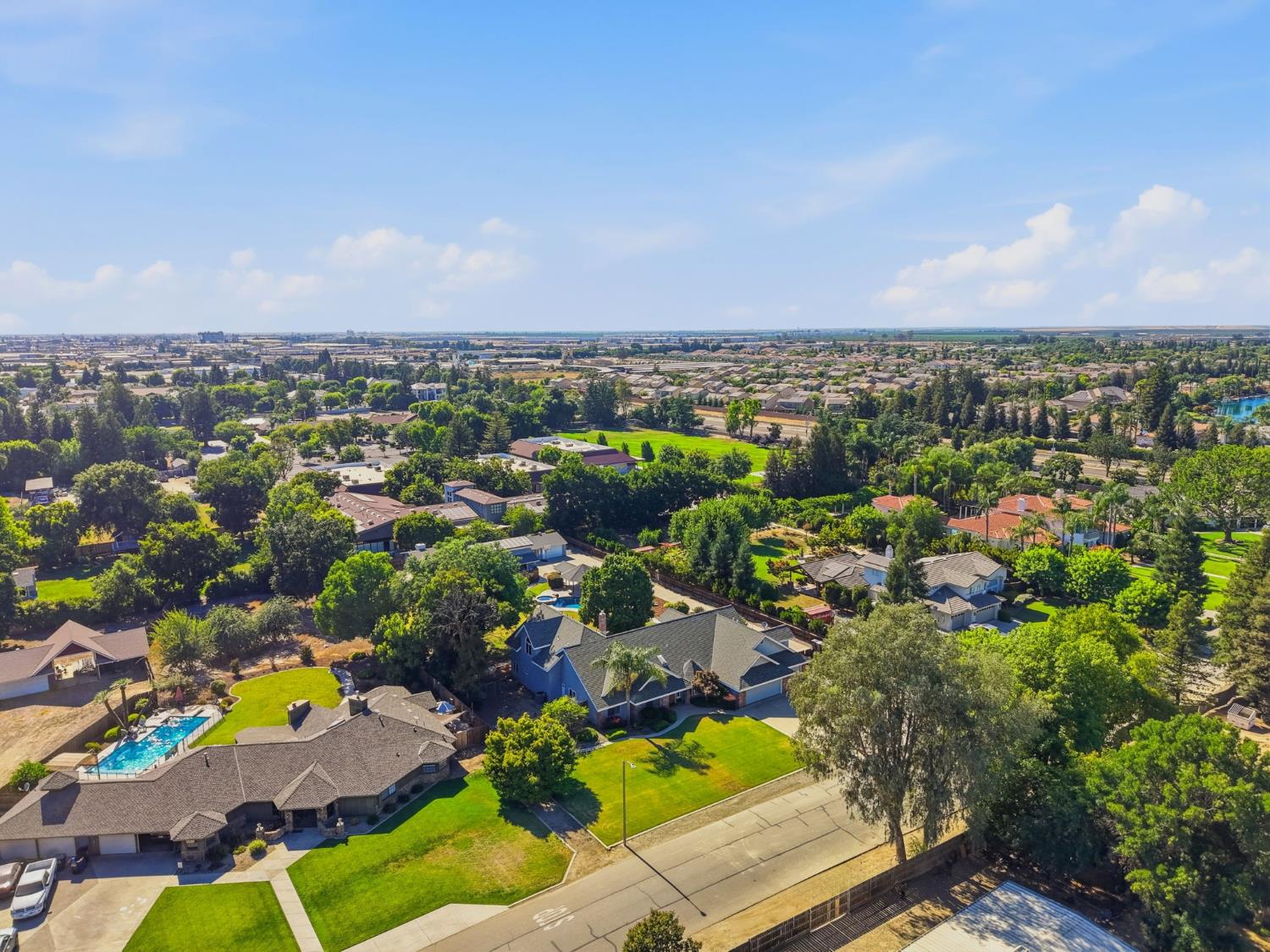 1203 N Tommy Ct, Visalia, CA 93291