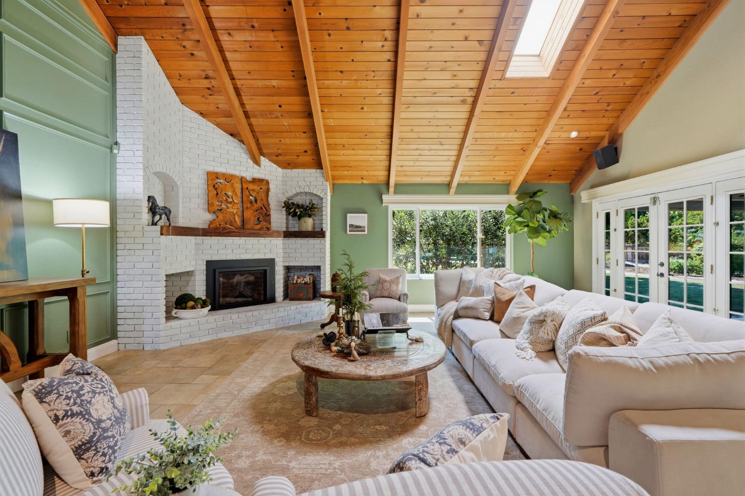 1203 N Tommy Ct, Visalia, CA 93291