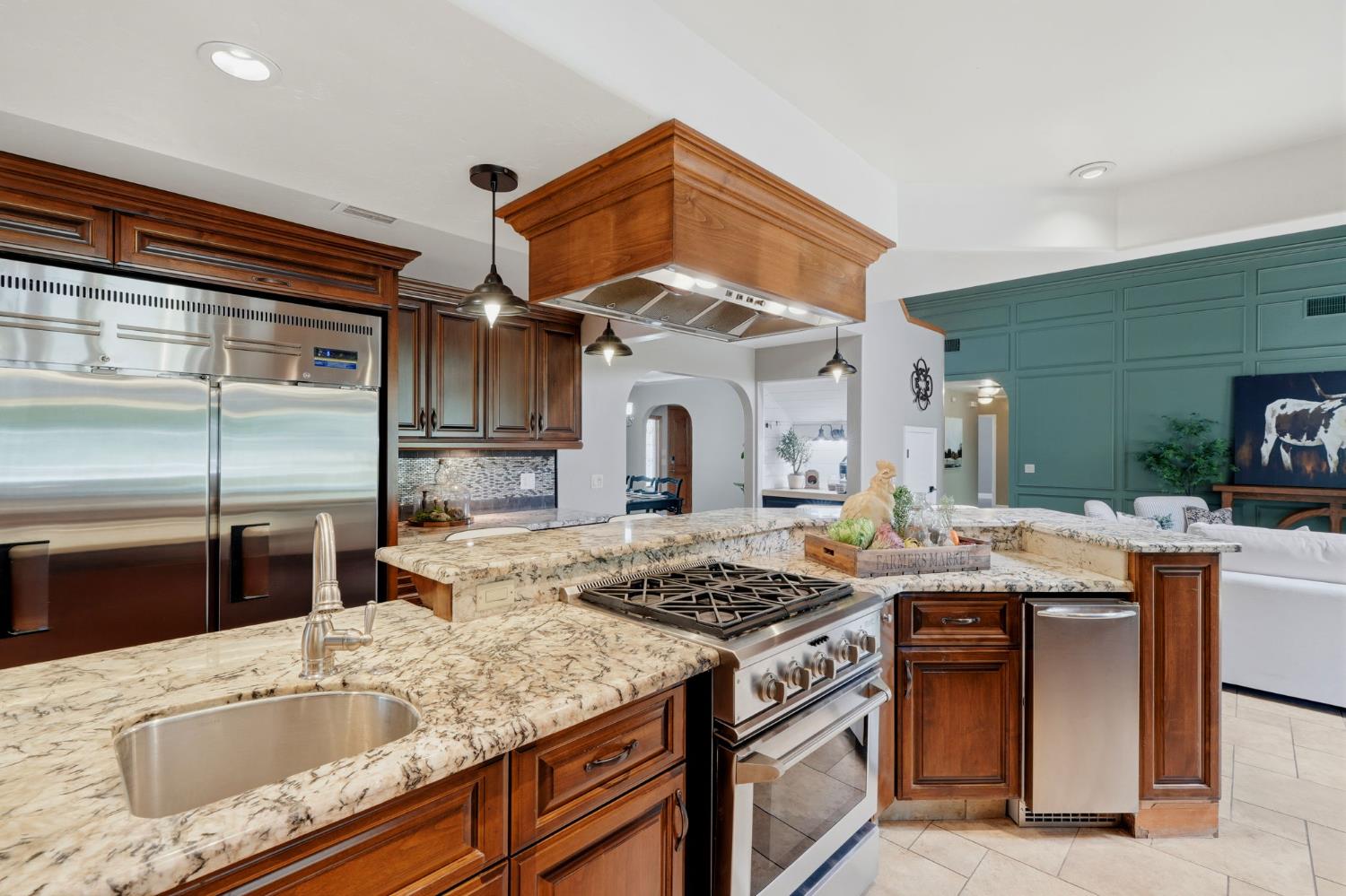 1203 N Tommy Ct, Visalia, CA 93291