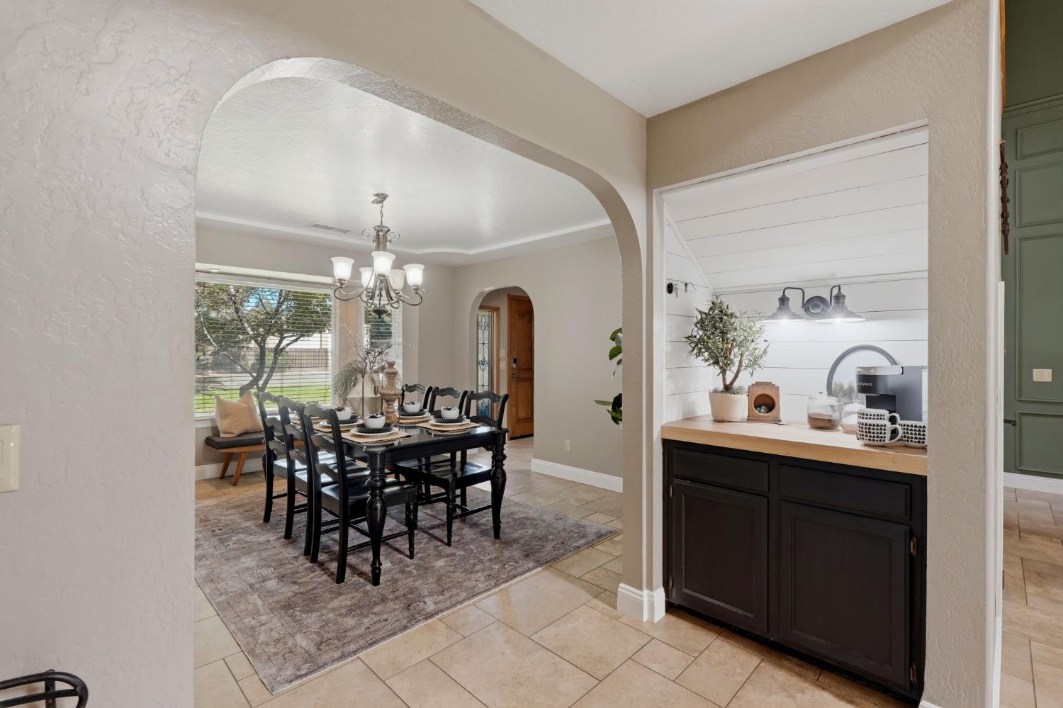 1203 N Tommy Ct, Visalia, CA 93291