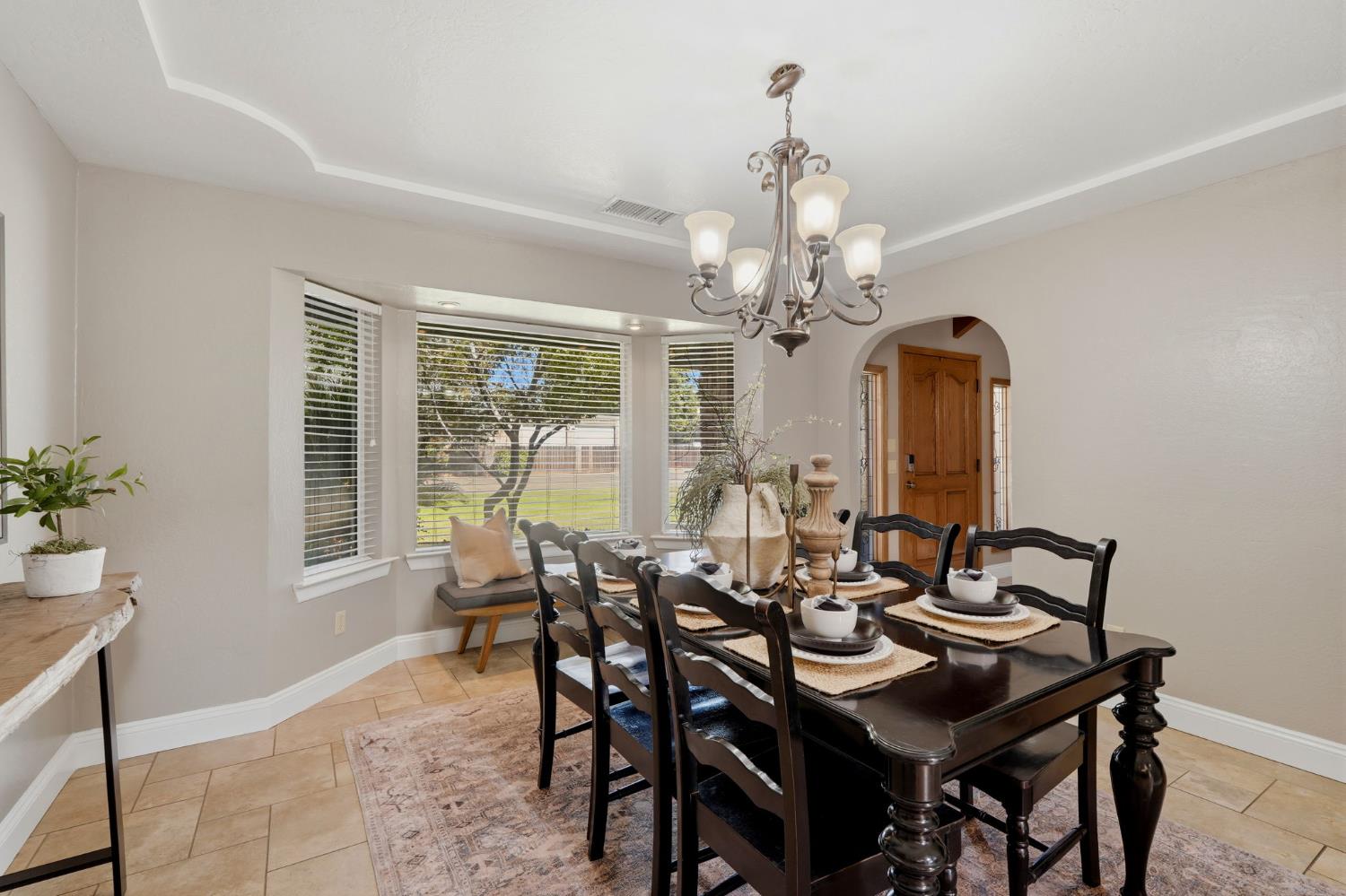 1203 N Tommy Ct, Visalia, CA 93291