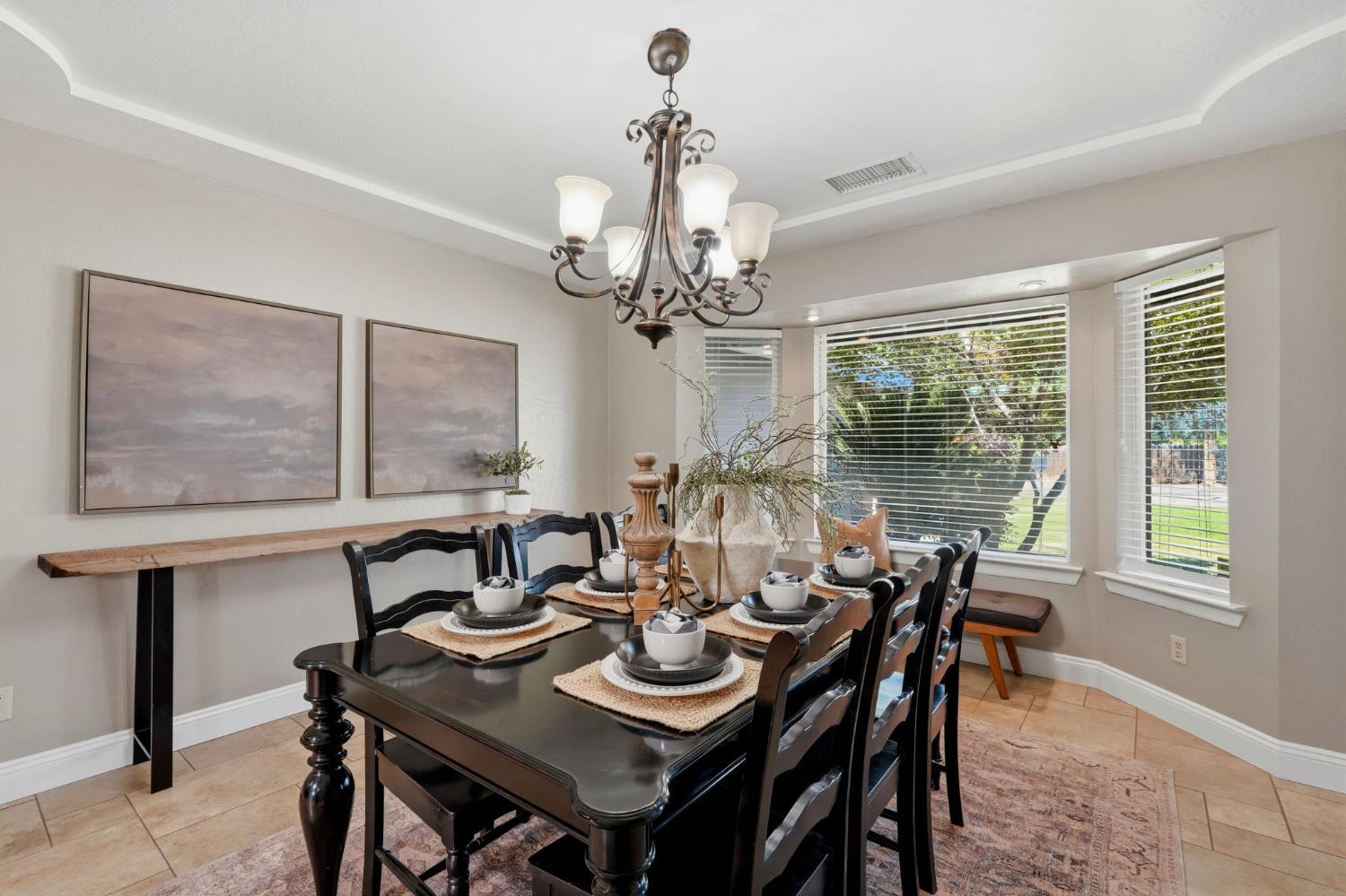 1203 N Tommy Ct, Visalia, CA 93291