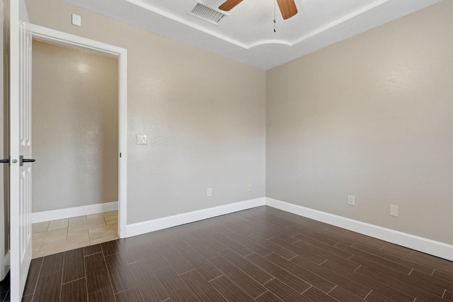 1203 N Tommy Ct, Visalia, CA 93291