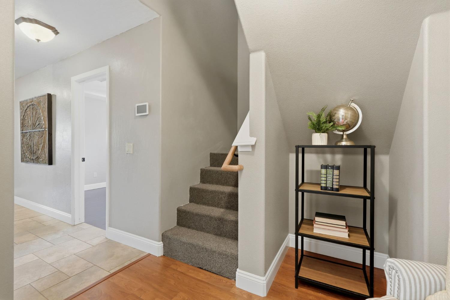 1203 N Tommy Ct, Visalia, CA 93291