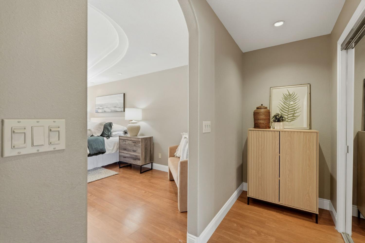 1203 N Tommy Ct, Visalia, CA 93291
