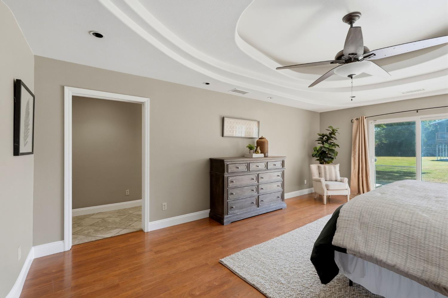 1203 N Tommy Ct, Visalia, CA 93291