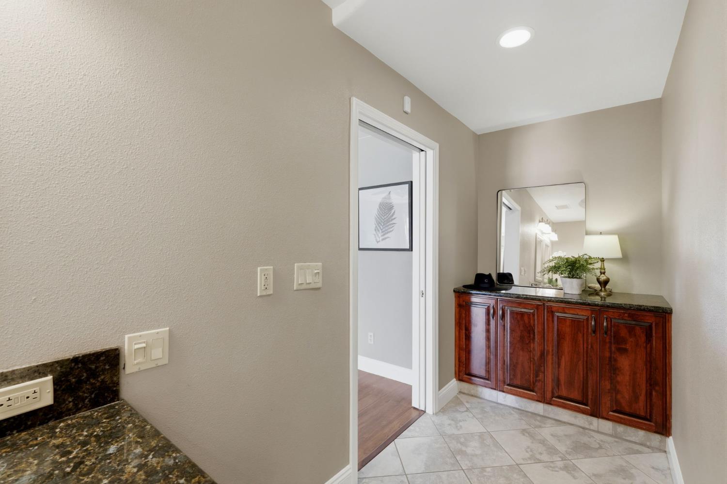 1203 N Tommy Ct, Visalia, CA 93291