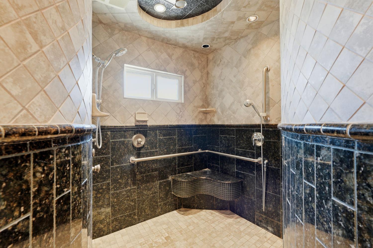 1203 N Tommy Ct, Visalia, CA 93291