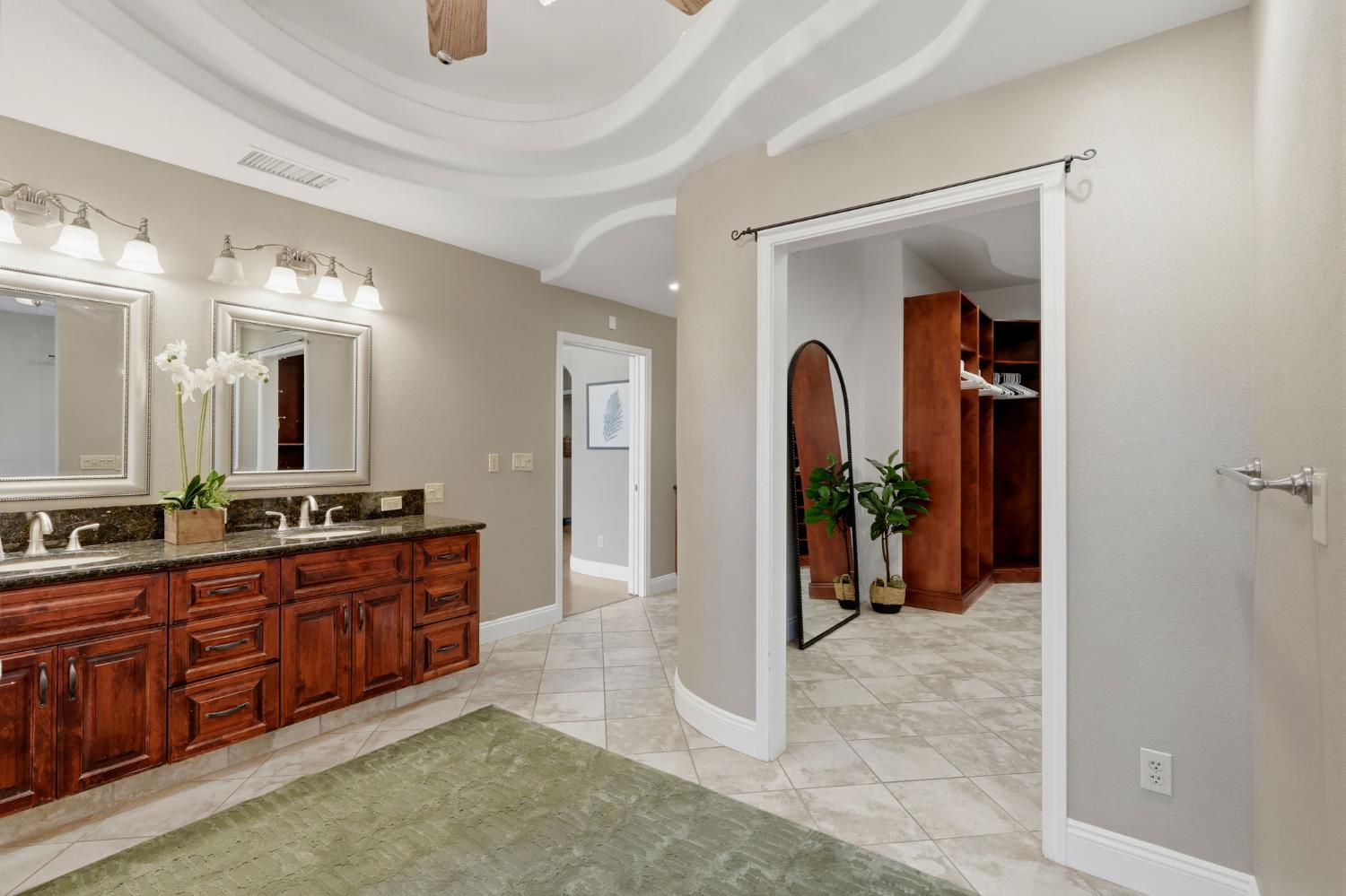 1203 N Tommy Ct, Visalia, CA 93291