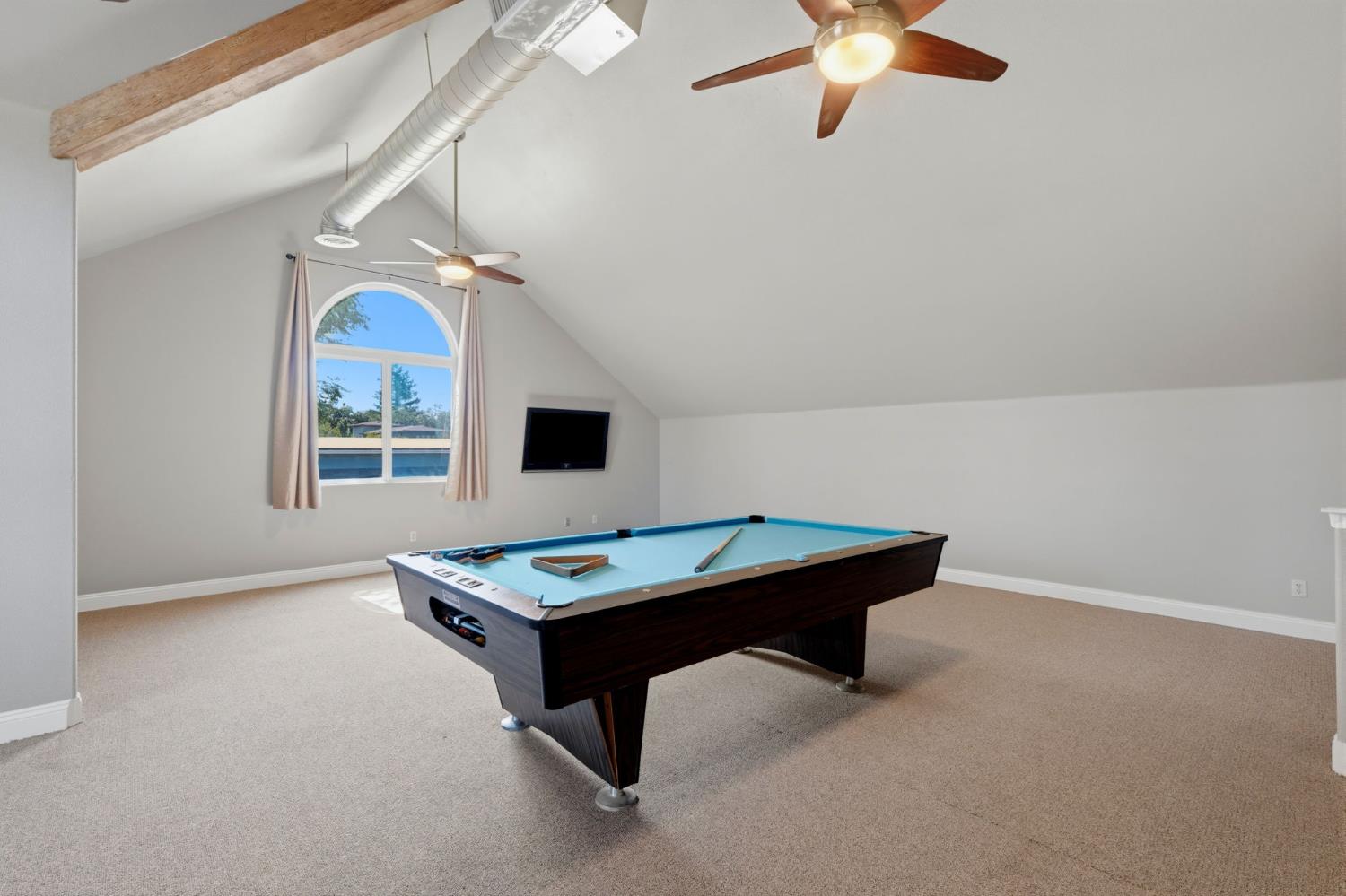 1203 N Tommy Ct, Visalia, CA 93291