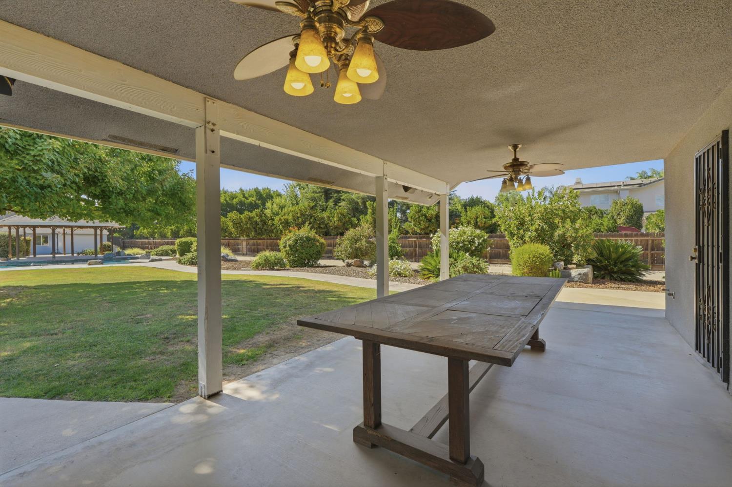 1203 N Tommy Ct, Visalia, CA 93291