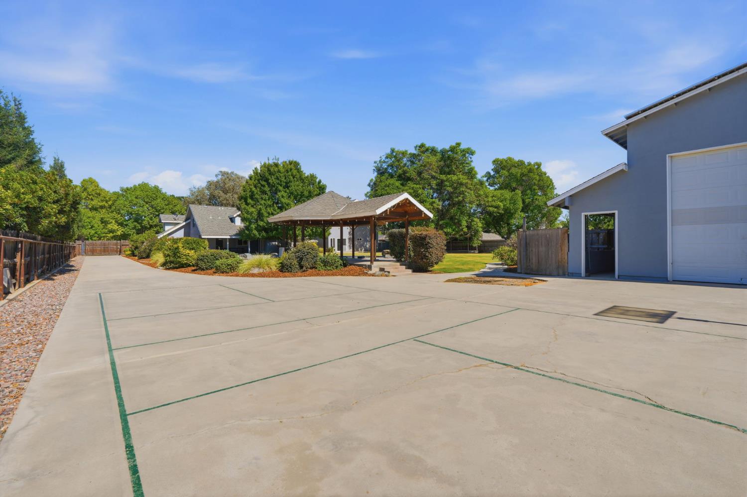 1203 N Tommy Ct, Visalia, CA 93291