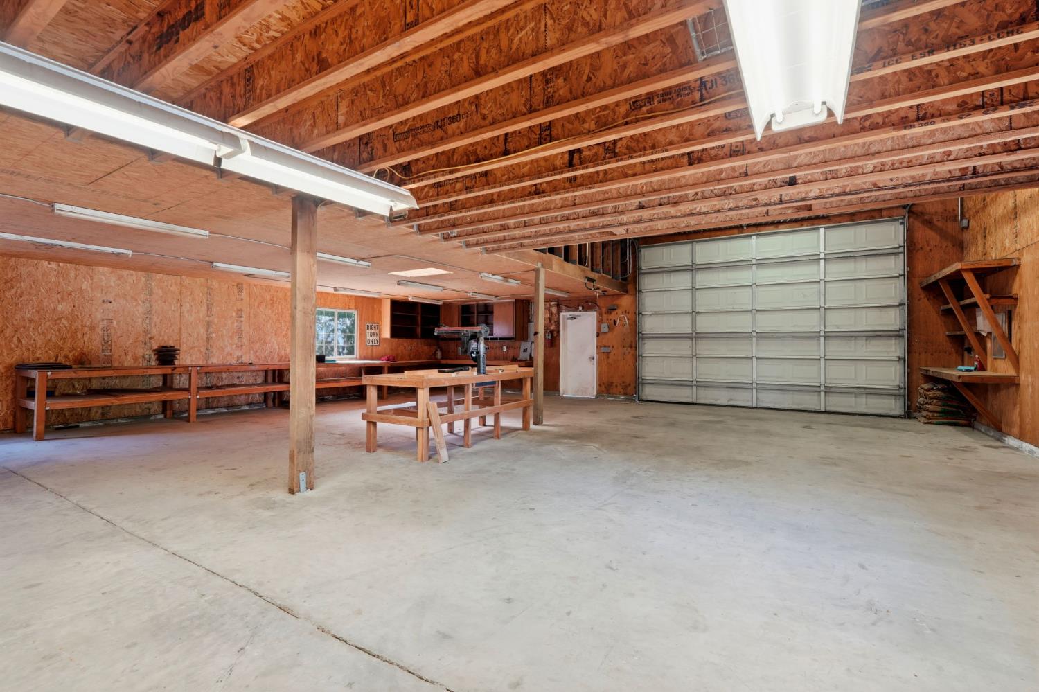1203 N Tommy Ct, Visalia, CA 93291
