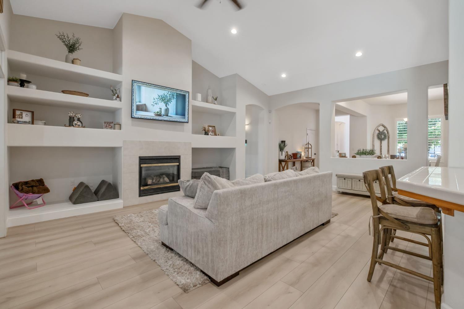 2715 Bellaire Ave, Clovis, CA 93611