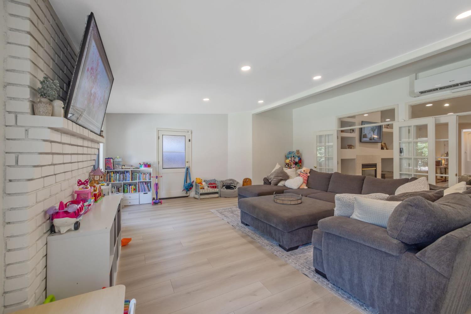 2715 Bellaire Ave, Clovis, CA 93611