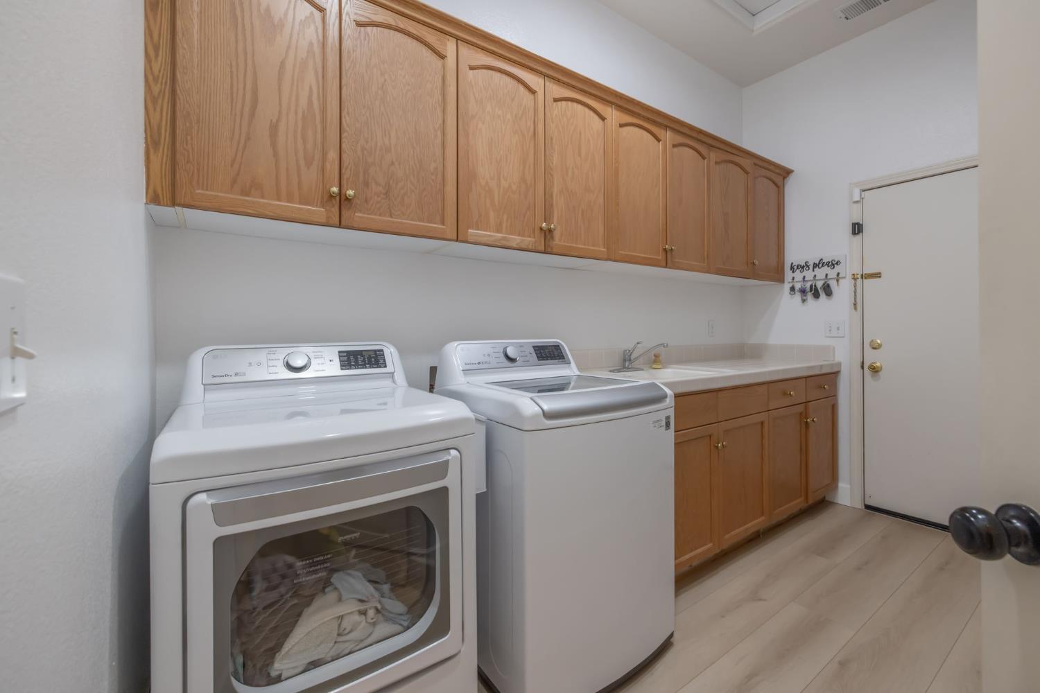 2715 Bellaire Ave, Clovis, CA 93611