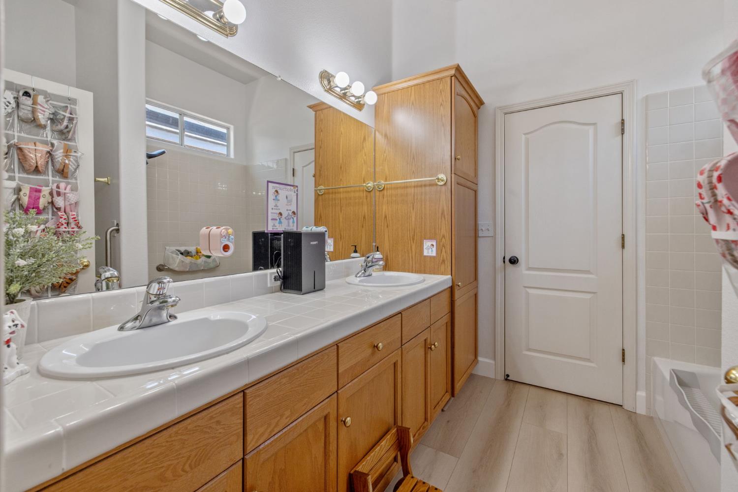 2715 Bellaire Ave, Clovis, CA 93611
