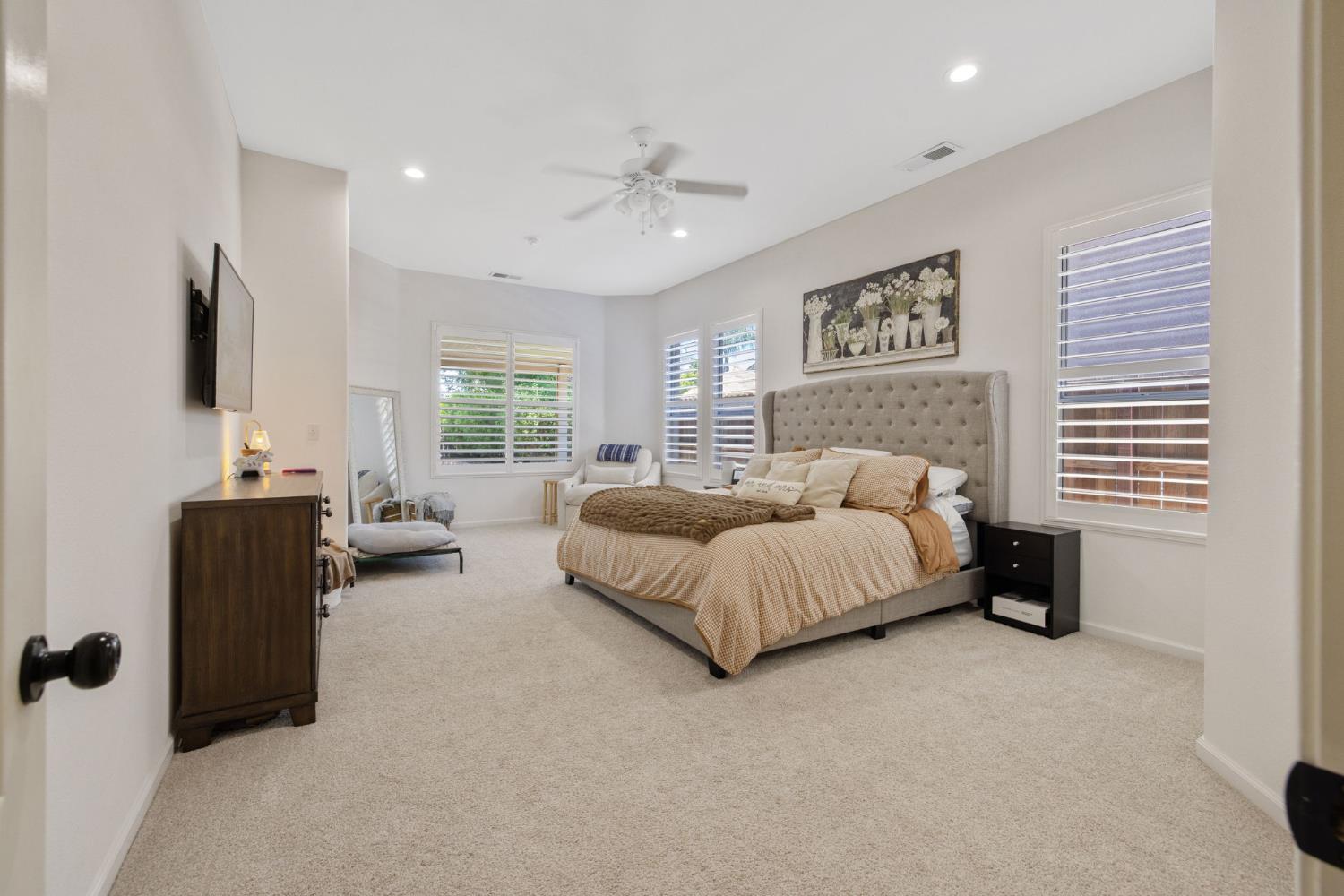 2715 Bellaire Ave, Clovis, CA 93611