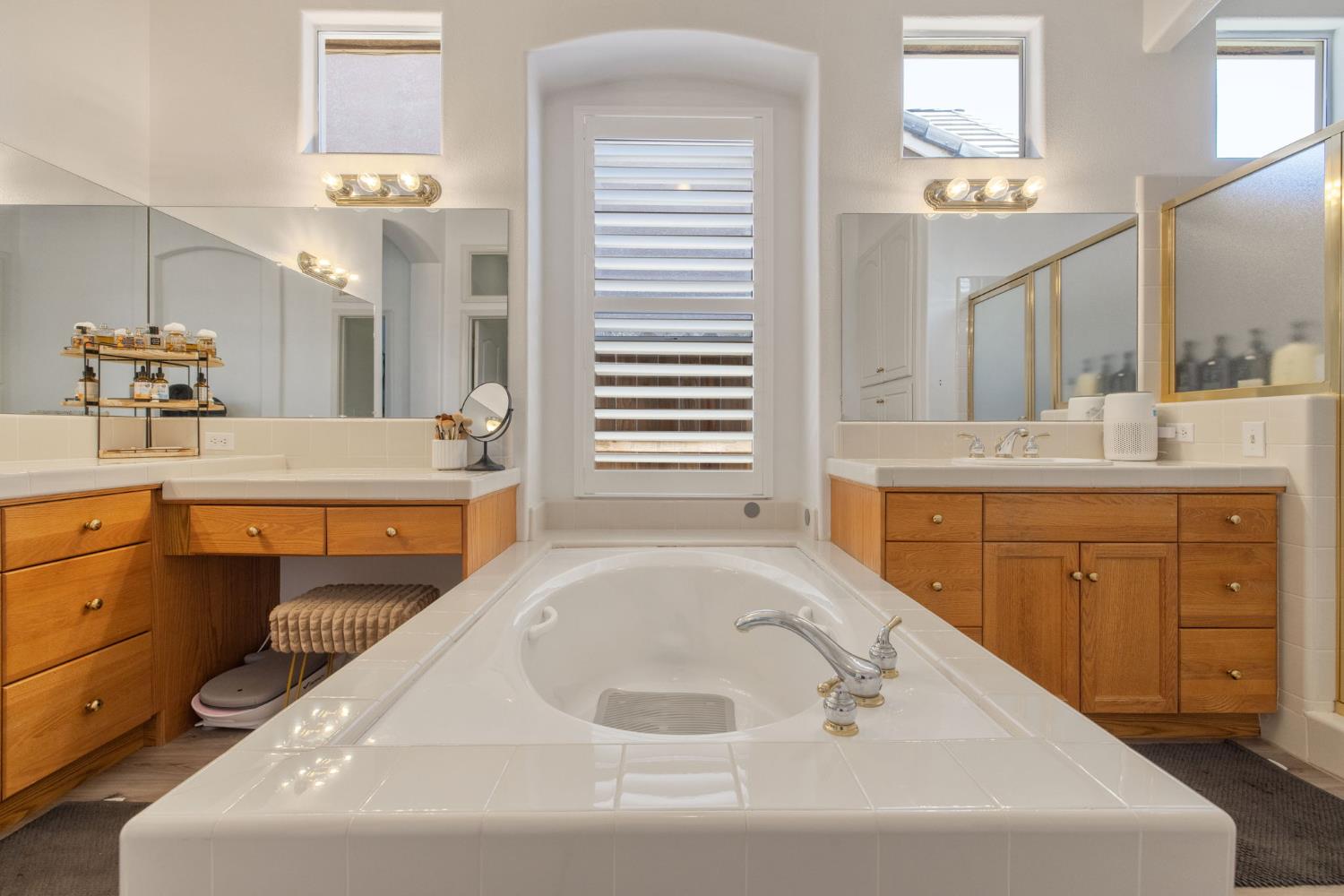 2715 Bellaire Ave, Clovis, CA 93611