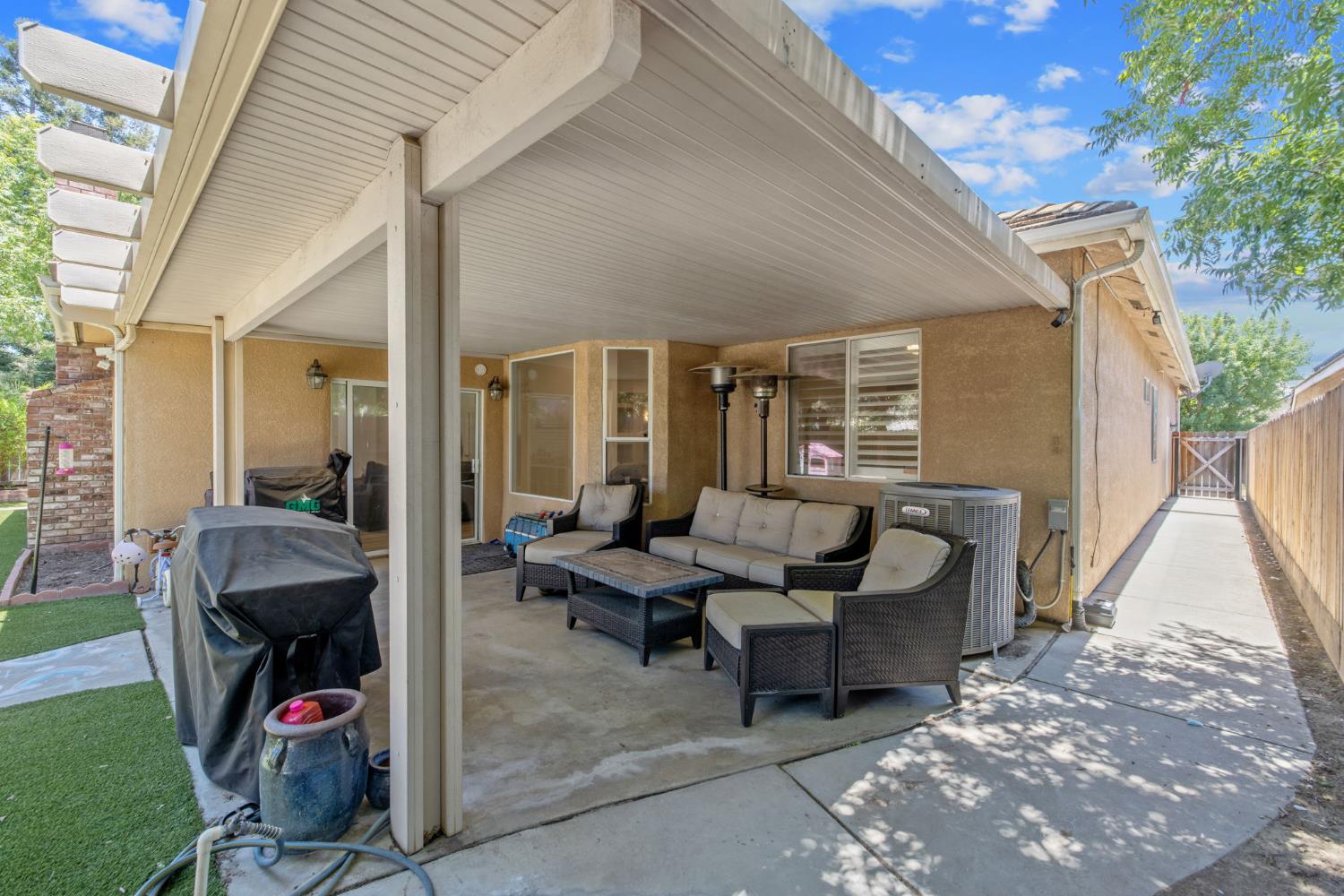 2715 Bellaire Ave, Clovis, CA 93611