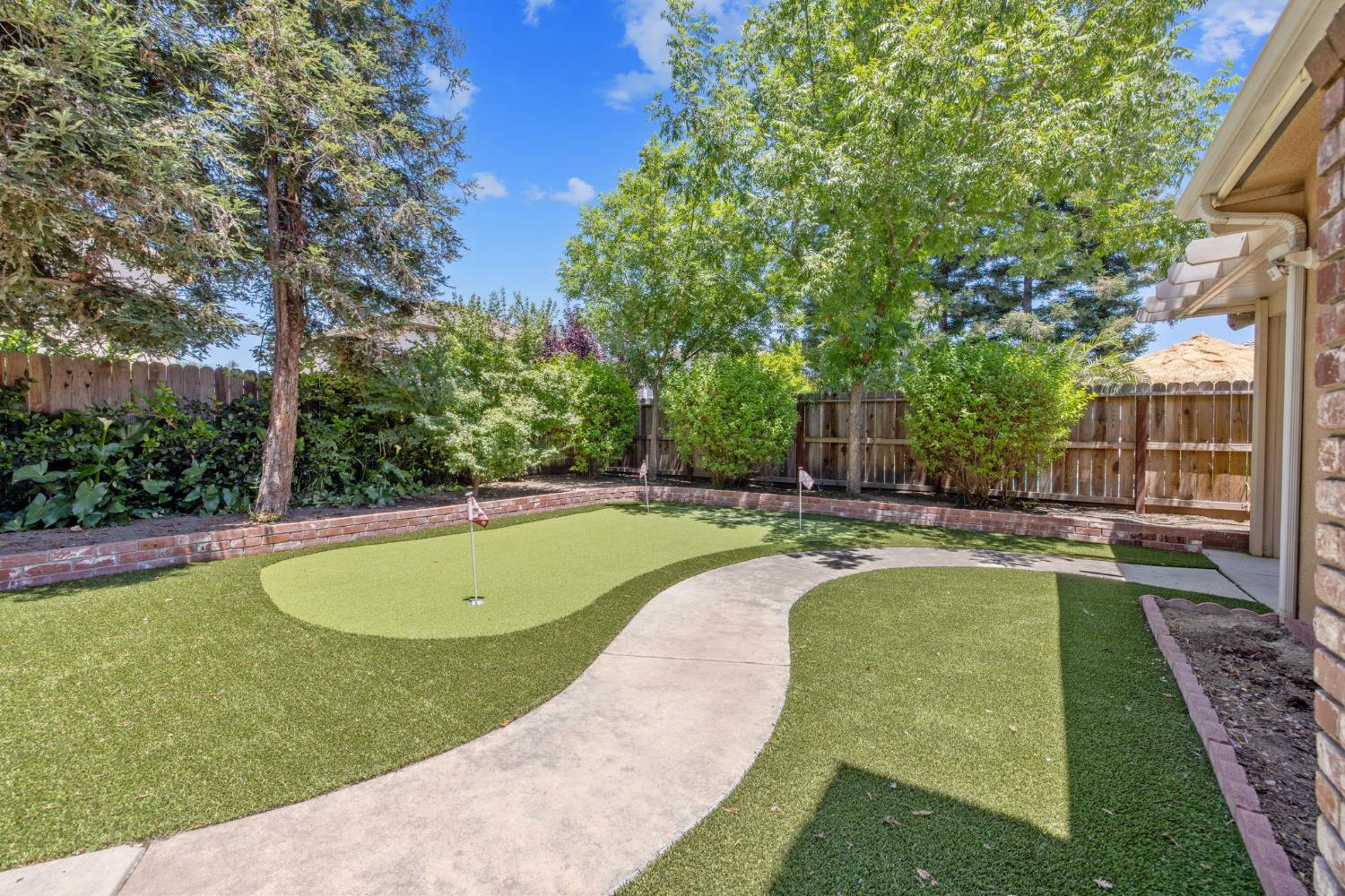 2715 Bellaire Ave, Clovis, CA 93611
