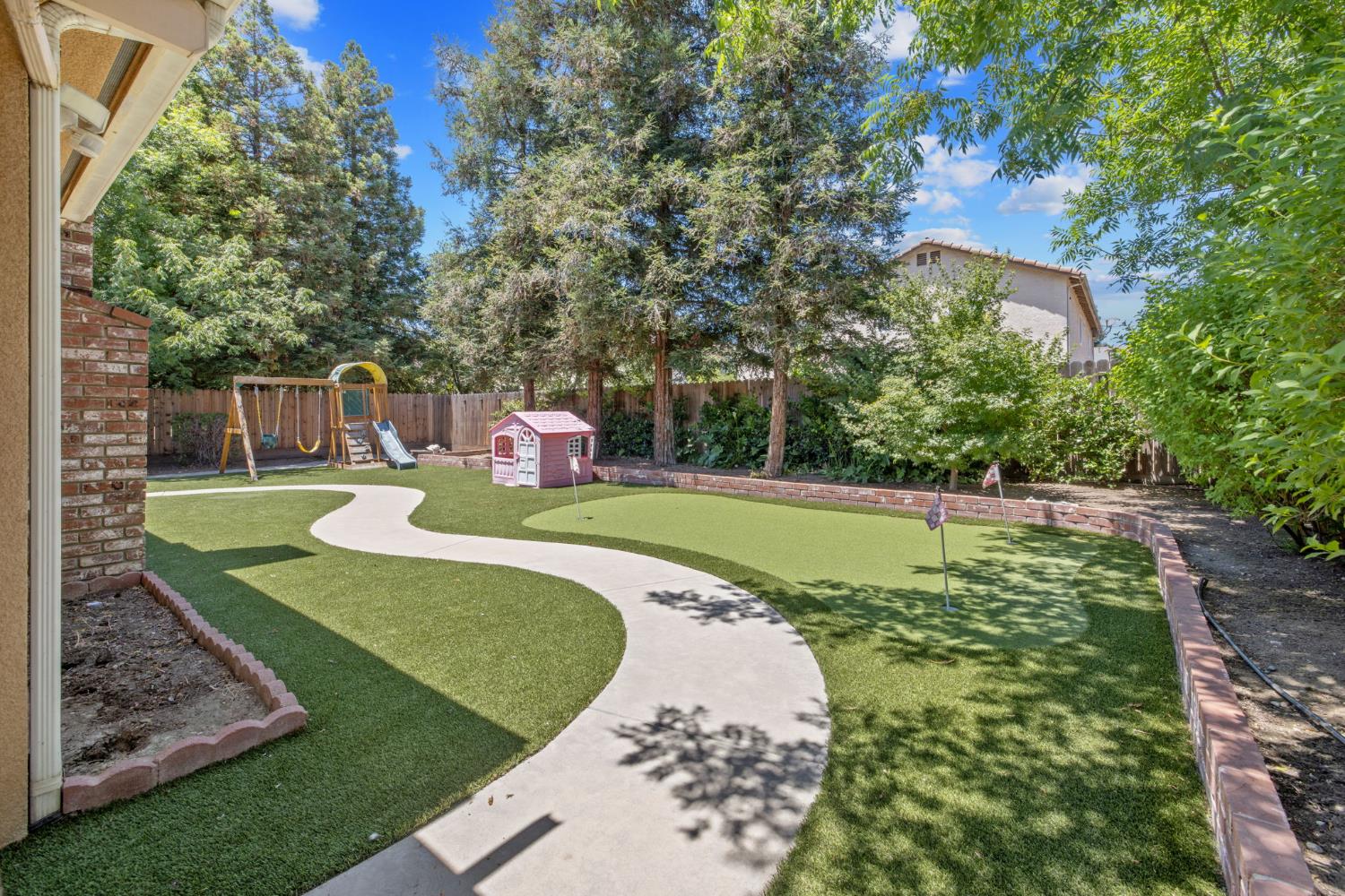 2715 Bellaire Ave, Clovis, CA 93611