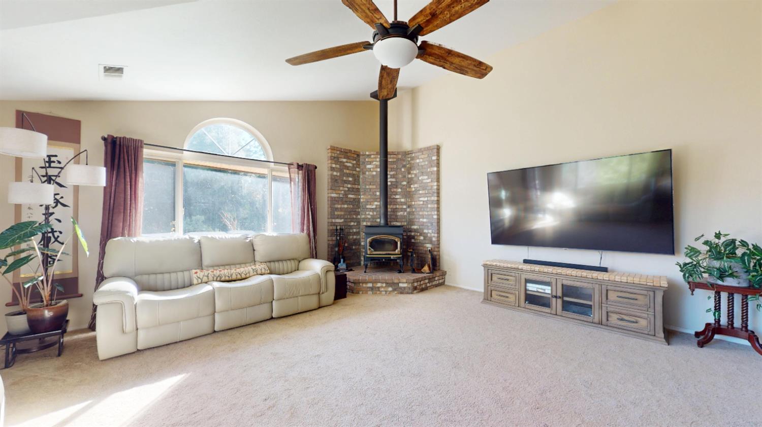 56261 Manzanita Lake Dr, North Fork, CA 93643