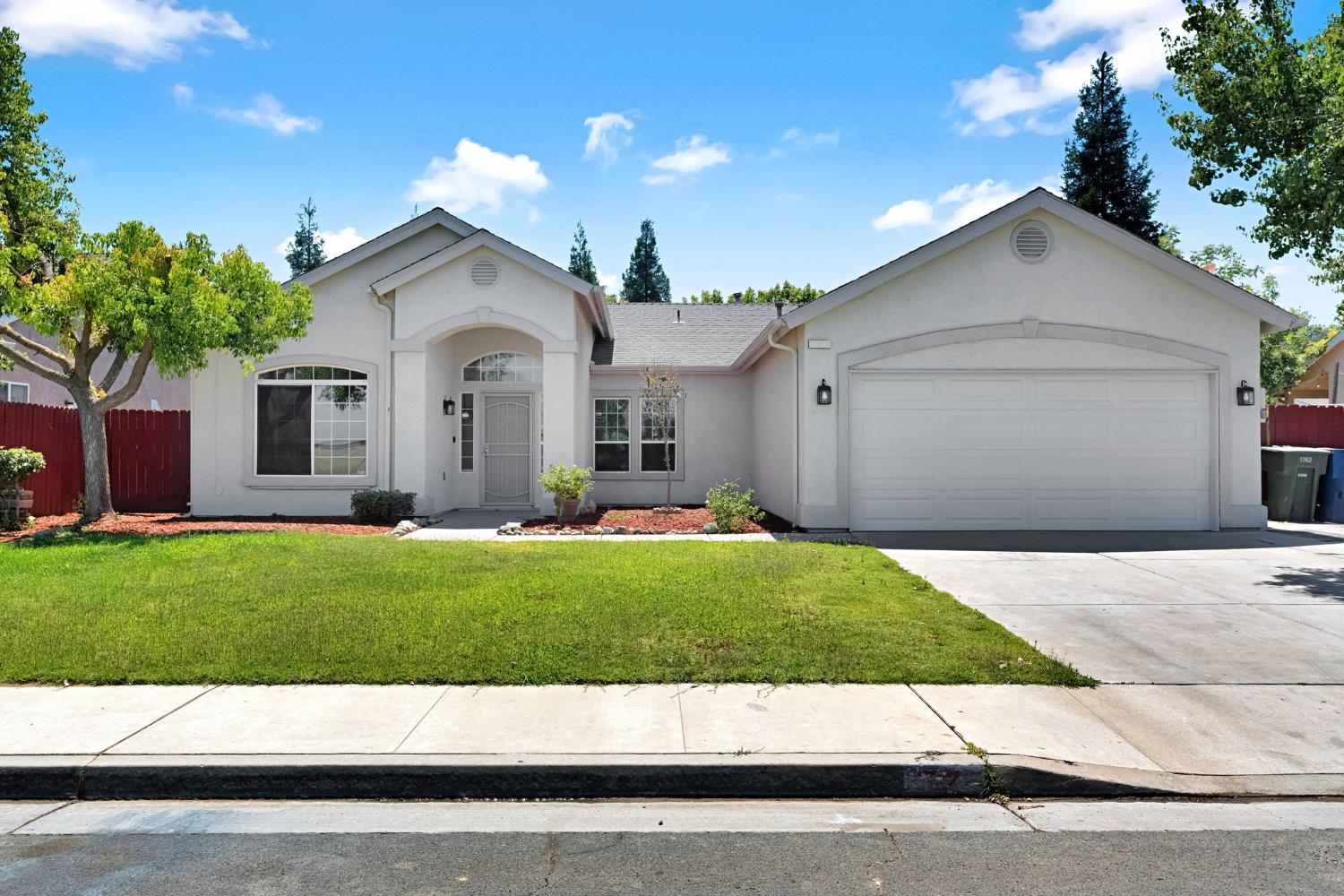 1742 Acacia Ave, Sanger, CA 93657