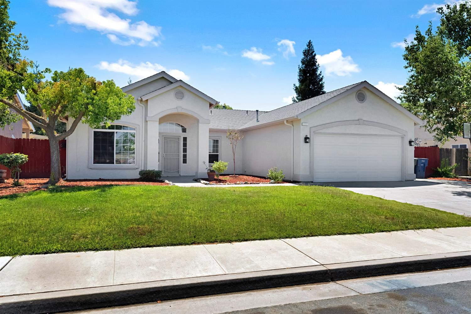 1742 Acacia Ave, Sanger, CA 93657