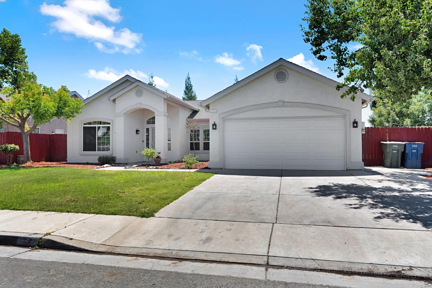 1742 Acacia Ave, Sanger, CA 93657