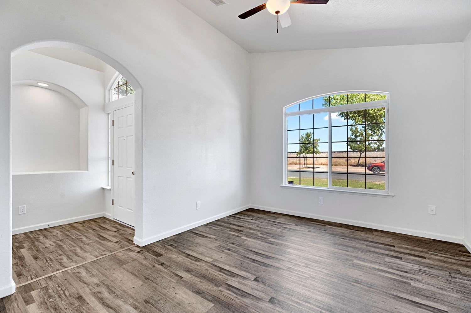 1742 Acacia Ave, Sanger, CA 93657