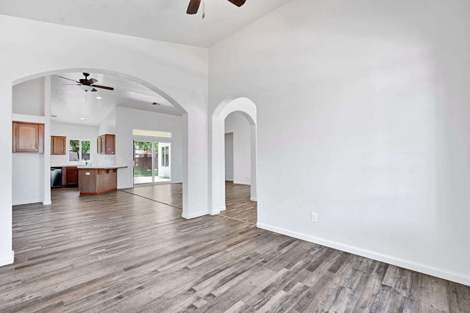 1742 Acacia Ave, Sanger, CA 93657