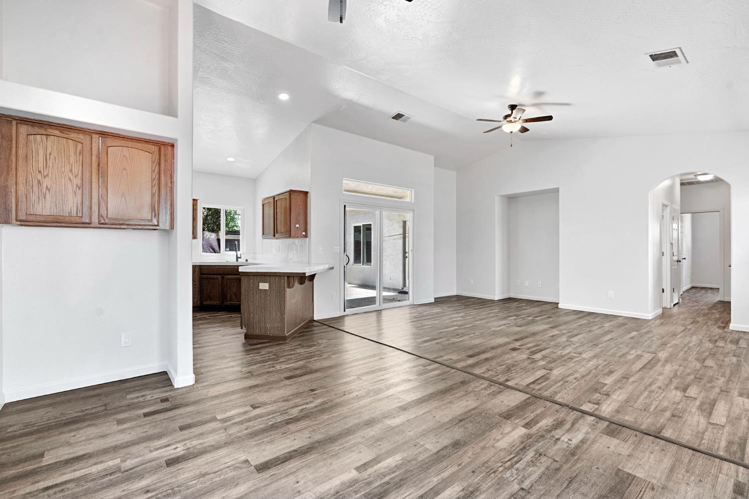 1742 Acacia Ave, Sanger, CA 93657