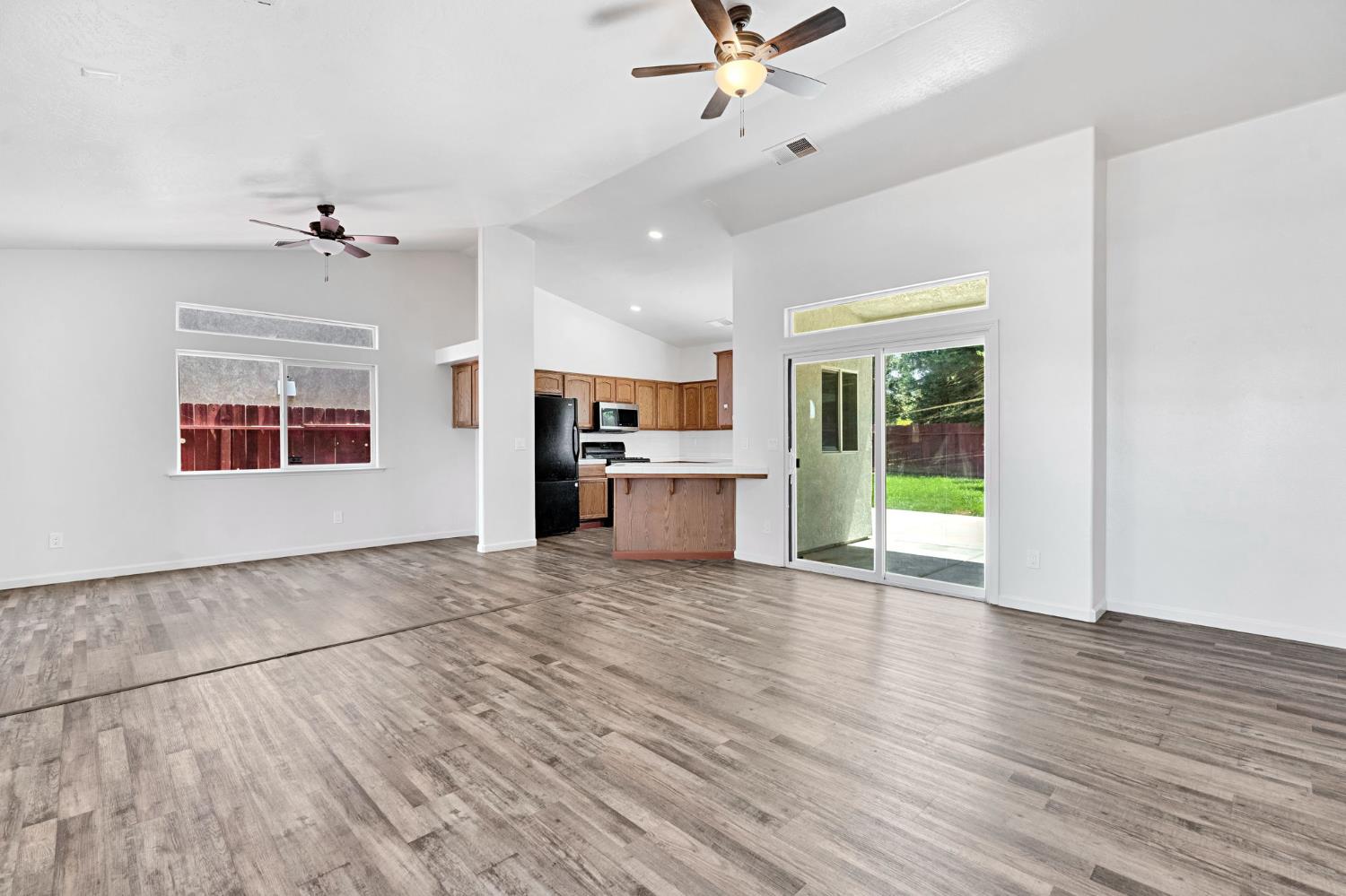1742 Acacia Ave, Sanger, CA 93657