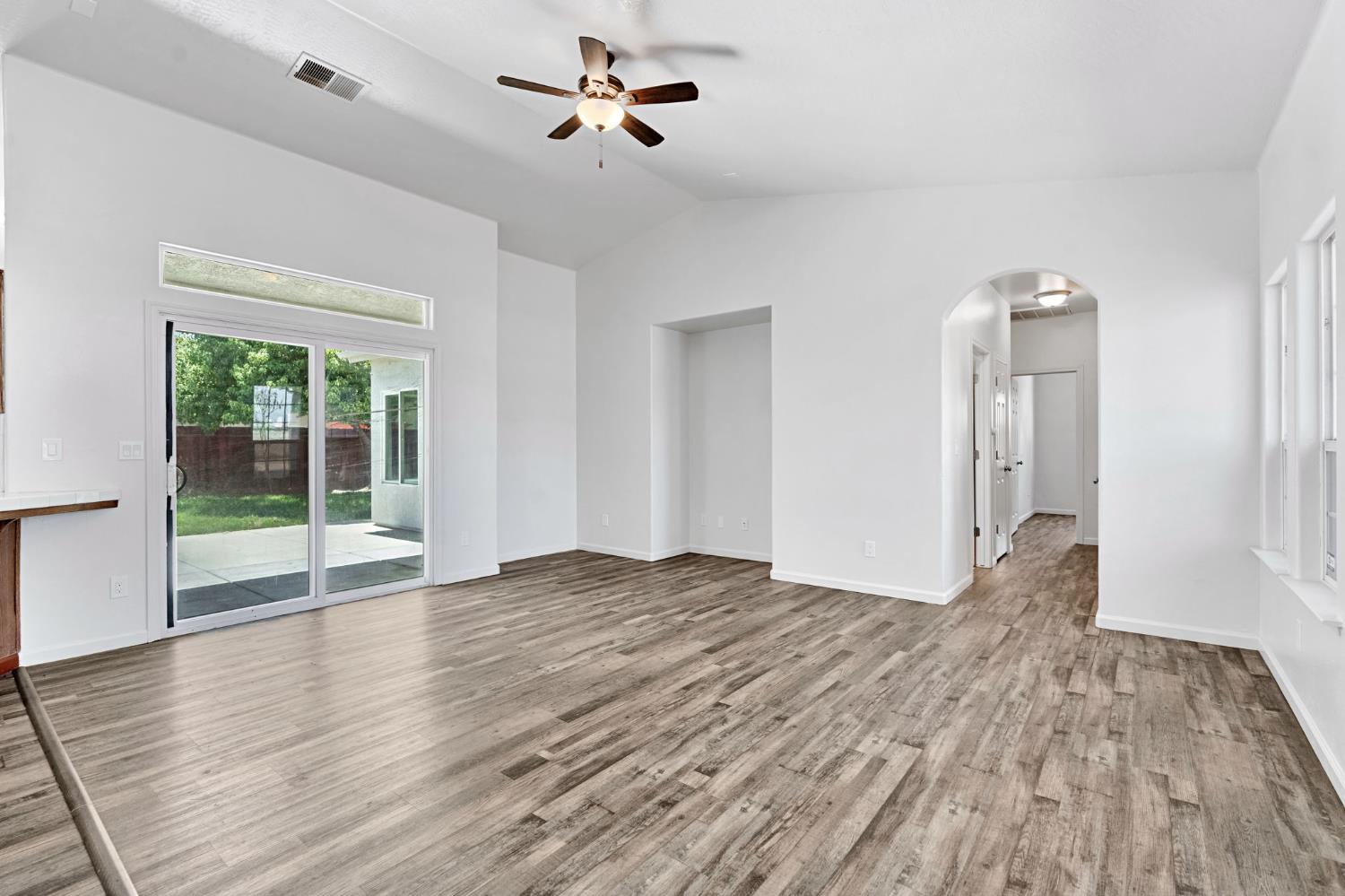 1742 Acacia Ave, Sanger, CA 93657