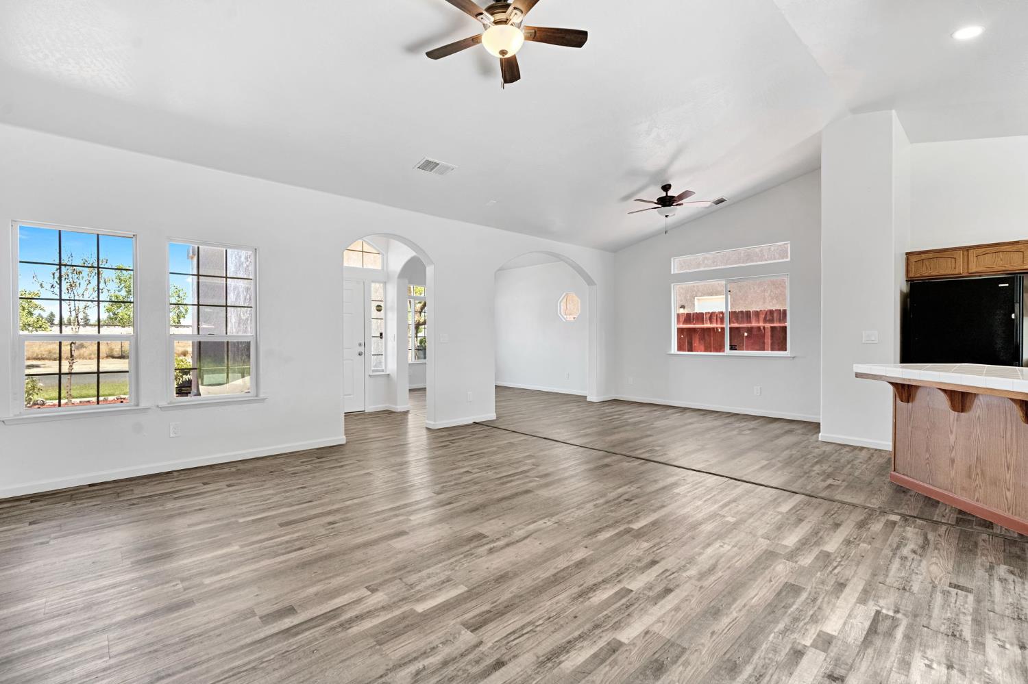 1742 Acacia Ave, Sanger, CA 93657