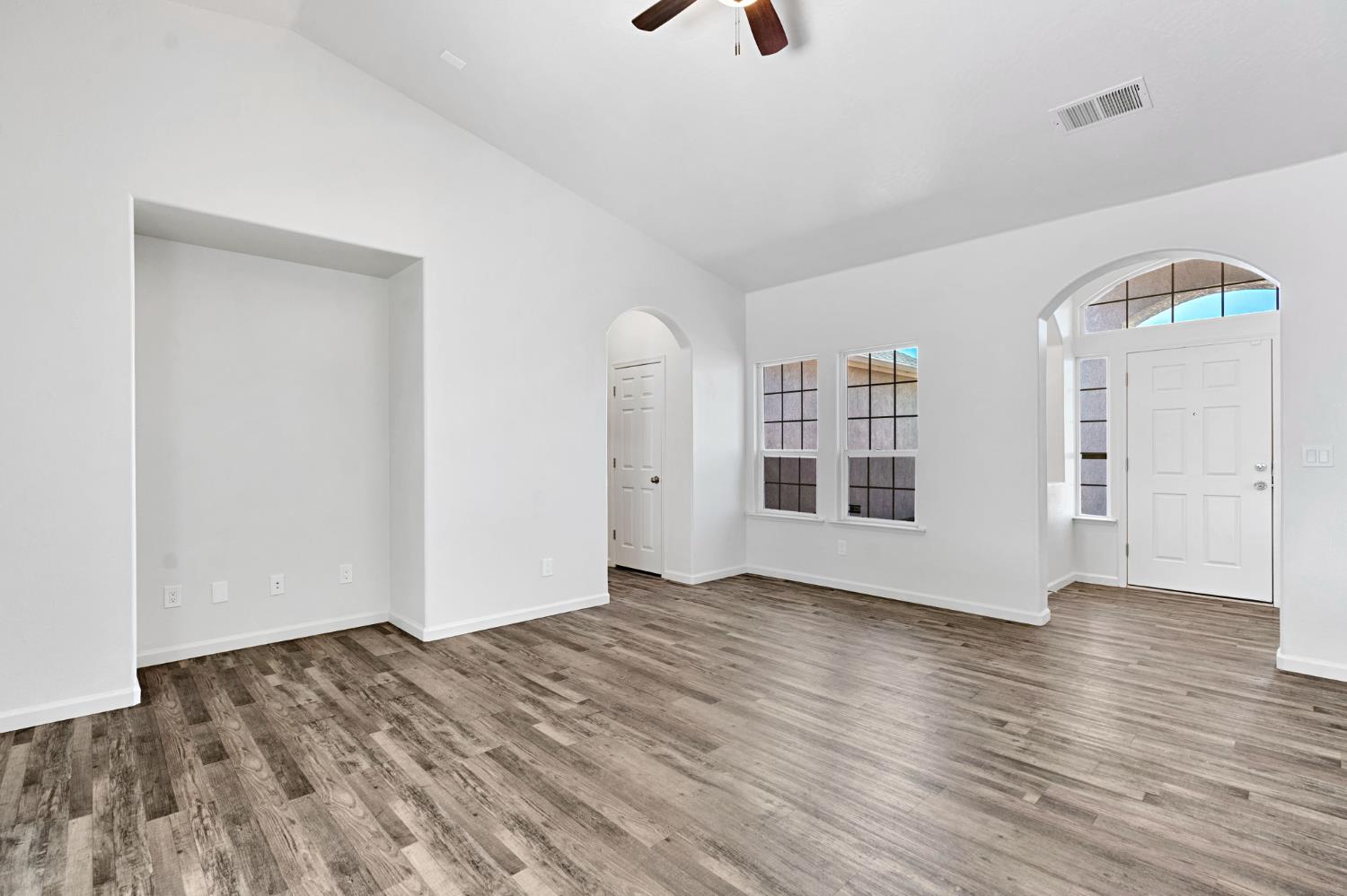 1742 Acacia Ave, Sanger, CA 93657