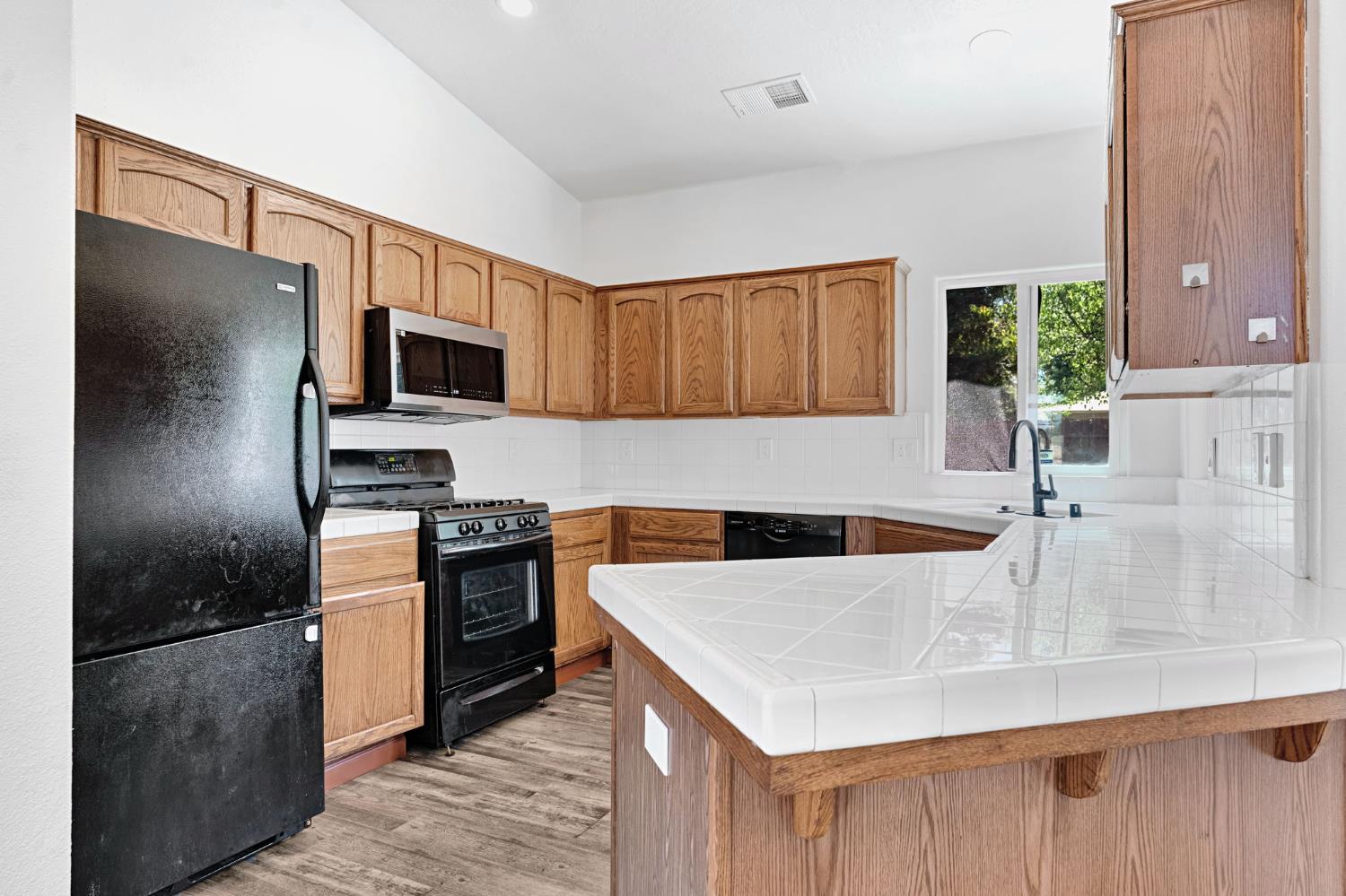 1742 Acacia Ave, Sanger, CA 93657