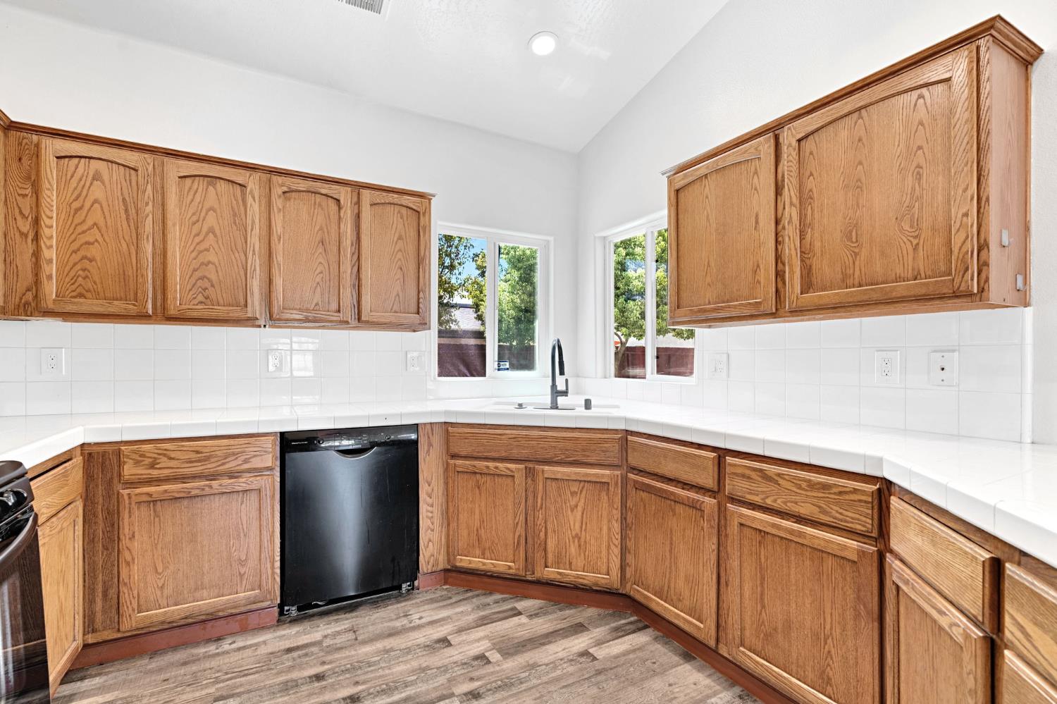 1742 Acacia Ave, Sanger, CA 93657