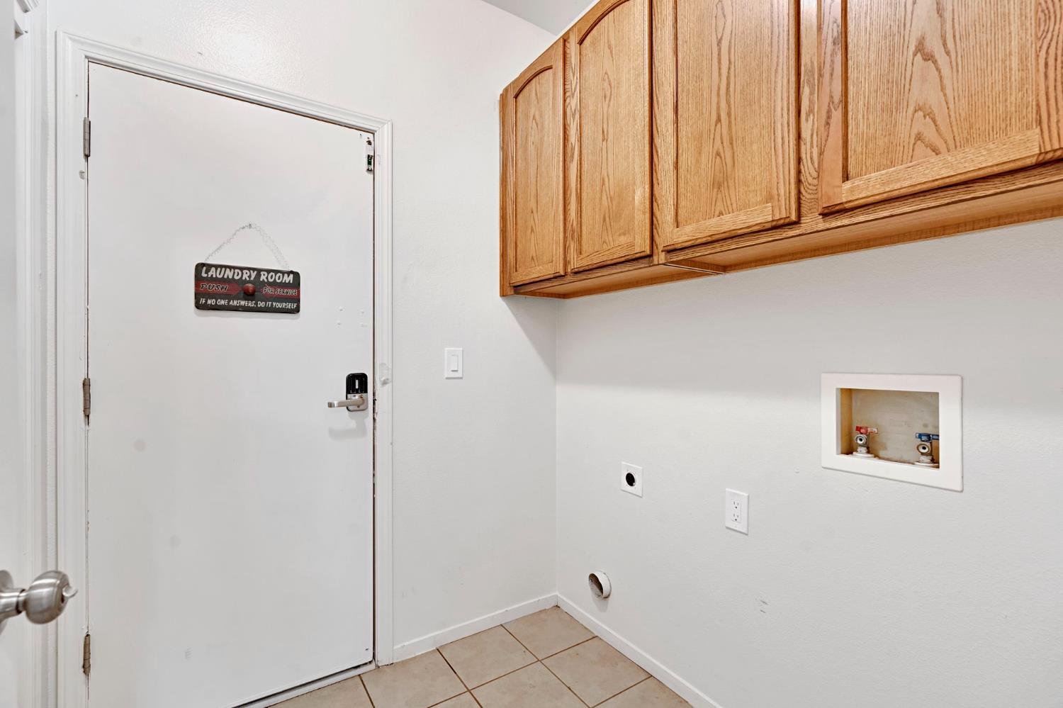 1742 Acacia Ave, Sanger, CA 93657